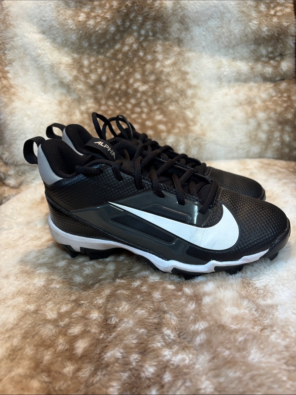 Nike Kids' Alpha Menace 4 Shark Football Cleats Size 2.5Y NEW
